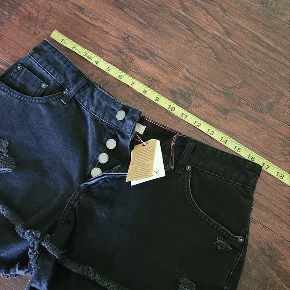 ROXY NEW BLACK JEANS SHORTS ✨️ - Picture 5 of 7